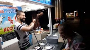 Продавец мороженого в Алании.