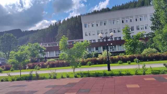 Парк возле санатория Алтайский замок курорт Белокуриха июнь 2024г.