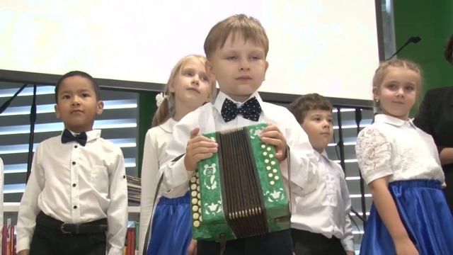 Во Владимире с днём рождения поздравили председателя клуба "Ветеран" — Эльвиру Осипову смотреть онлайн