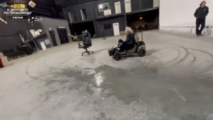 ХАЗЯЕВА ДРИФТЯТ НА КАРТИНГАХ В АНГАРЕ