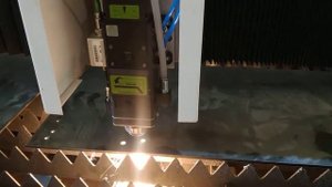 750 Вт волоконный лазерный станок для резки ножом из углеродистой стали 6 мм