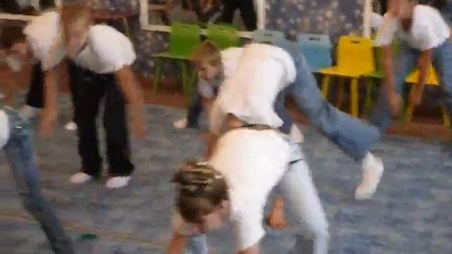 Танец Бурундучки 3 кл.wmv смотреть онлайн