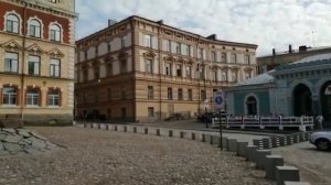 Крепостная площадь напротив замка .Памятник Торгильсу Кнутссону