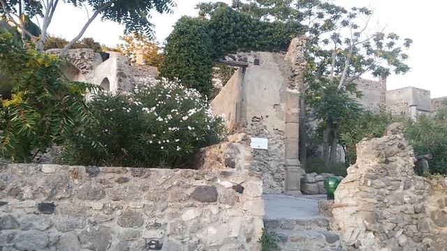 Вид с Арагонского замка о.Искья смотреть онлайн