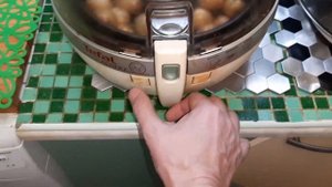 Всех с наступающим Новым Годом!!! Колбаски в аэрогриле!