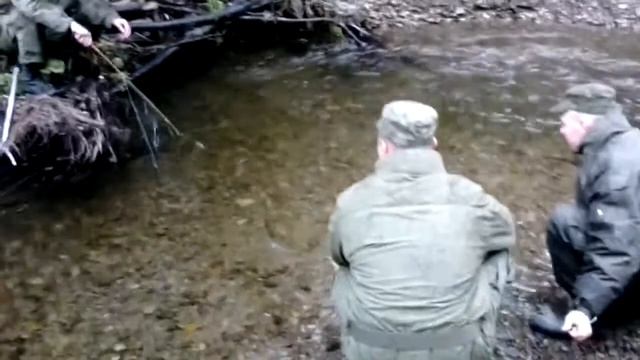РУССКИЕ ВОЙСКА НА РЫБАЛКЕ..! Основы выживания в ру смотреть онлайн