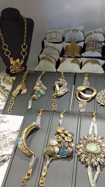 Бижутерия и ювелирка Бухарских мастеров #узбекистан #бухара #ташкент #туры #авторскиетуры смотреть онлайн