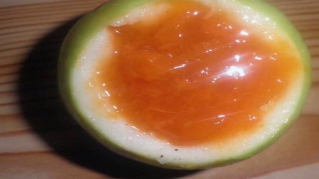 Запеченные яблоки с вареньем и орехами
