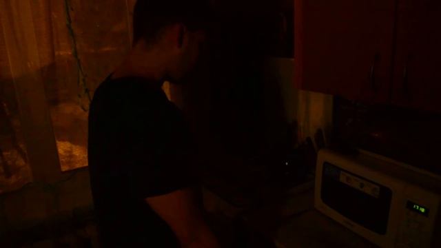 Вызов злого духа , убил себя на камеру ножом. смотреть онлайн