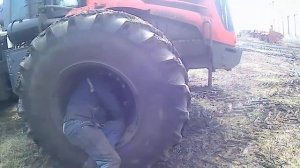 Ставим спарку на кировцы. Закончили боронование.