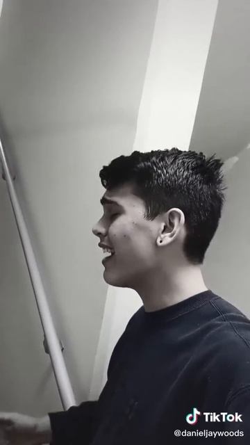 Парень он хорошо спел песня.XXXtentacion смотреть онлайн