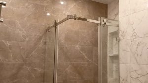 Угловая раздвижная двустворчатая перегородка