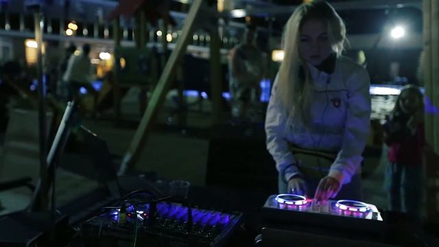 дискотека в отеле смотреть онлайн