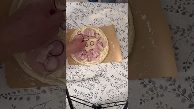 Украинская пицца за 6.81рублей !?. Пицца Лиссицца. #минск#shorts#пицца#пиццарецепт смотреть онлайн