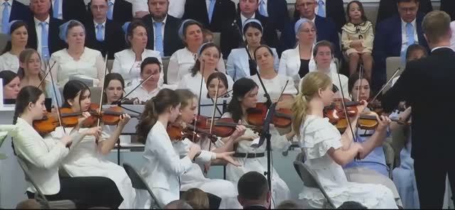 Христианское пение. Скрипичный Оркестр.