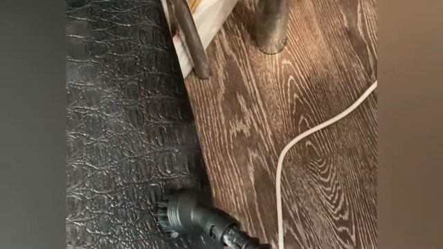 Очищаем стул с помощью паровой швабра Kitfort-1004-2 #kitfort #kitfortKT-1004-2 смотреть онлайн