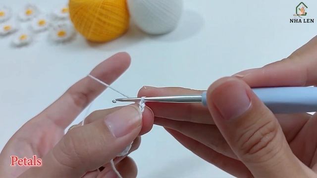 Crochet Mini Daisy Flowers  to Make as Decor  NHÀ LEN