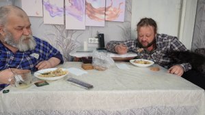 Кушаем плов с курицей Вкусно приготовили всей семьей на кухне ПОДВАЛ ИЛЬИЧА кушаем с аппетитом