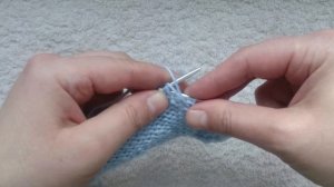 берет спицами, узор кукурузка