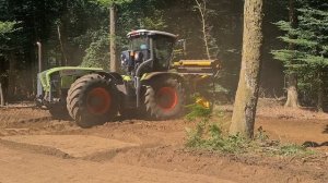 Сверхмощный трактор CLAAS XERION 5000 с ротоватором MeriCrusher MJFS / Расчитска залежных земель