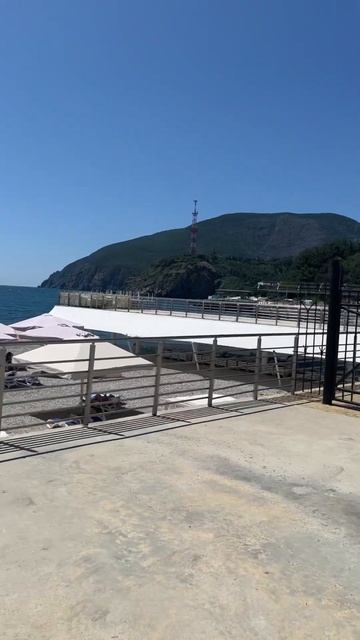 Июнь 2023, Крым, Партенит. Набережная отеля Аю-Даг резорт. смотреть онлайн