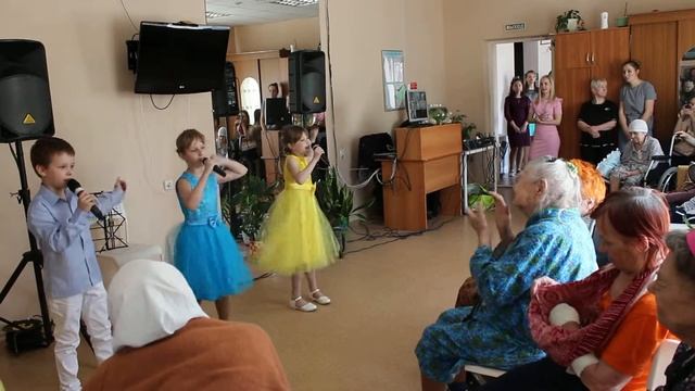 Выступление в доме престарелых. смотреть онлайн