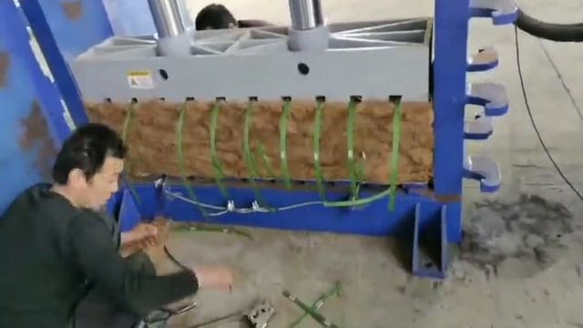Hydraulic Baling Machine For Kenaf Fiber Jute Fibre In Press