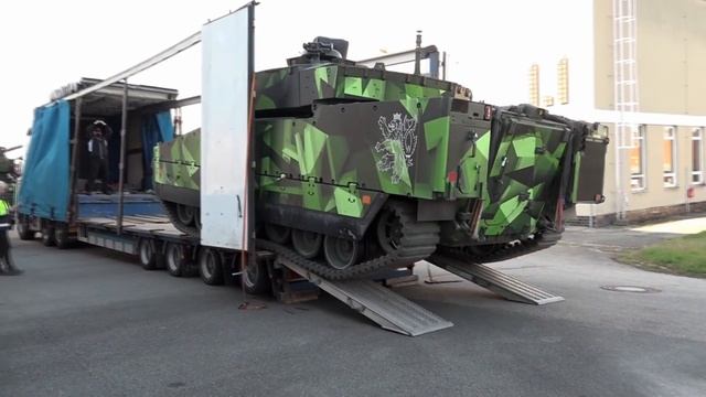 ⚡️"НЕУЯЗВИМЫЕ"| Швеция передает Украине новые БМП CV-90.NL и десантные КАТЕРА | Позже JAS-39 Gripen смотреть онлайн