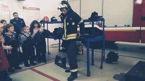 Как быстро одевается пожарный!!!;)