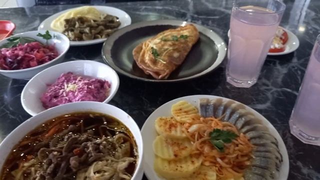 Стол угощательный с едой в кафе "Рациональ" у ТД Абзал 27-ого Ноября 2023 года смотреть онлайн