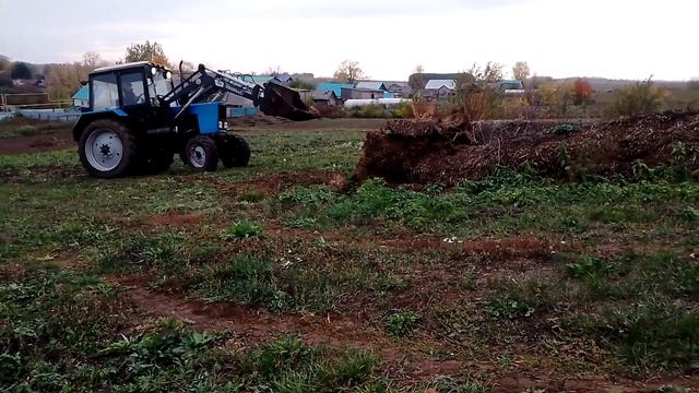 Мтз 82.2 Раскидываем Перегной в Огород