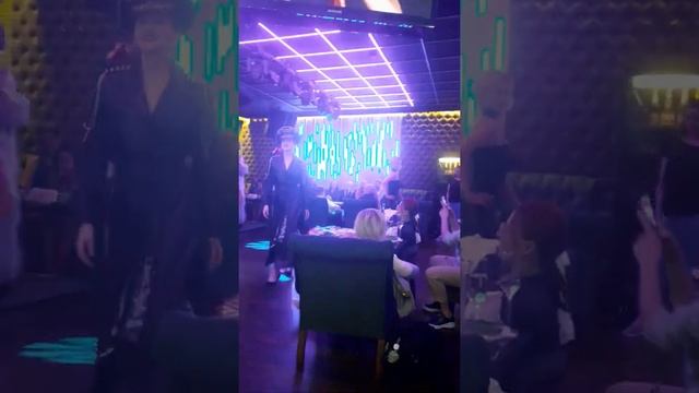 Кафе "Истерика "Москва .Мода смотреть онлайн