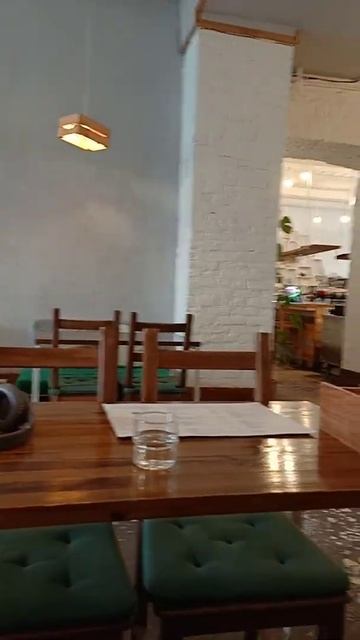 Ресторан живой еды Ра-Фэмели на Кузнечном переулке смотреть онлайн