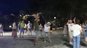 г. Анапа Парк Ореховая роща, танцы