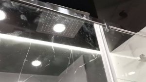 Распашная душевая перегородка в нишу с добором