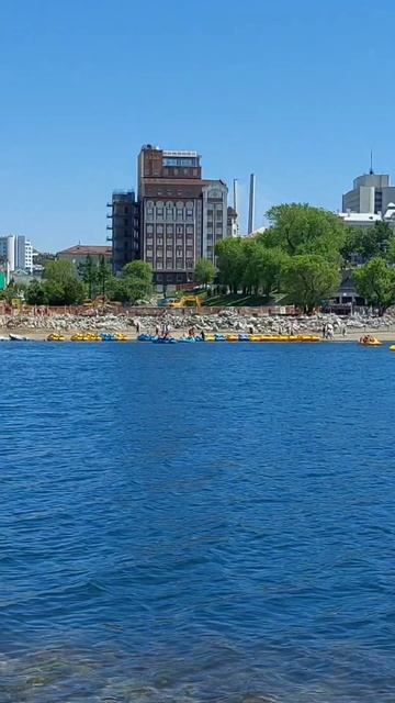 Немного солнца в туманные дни Владивостока/за несколько дней до начала лета смотреть онлайн