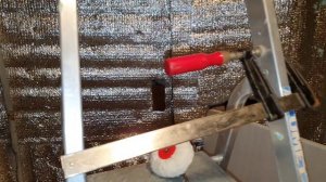 простой крепеж на стремянку для инструмента