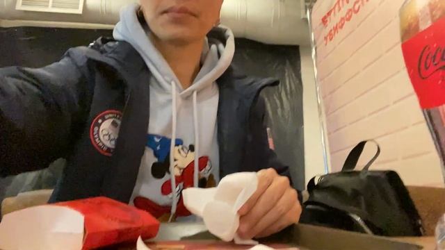 Мой первый МукБанг. Обзор американской сети фастфуда Wendy’s смотреть онлайн