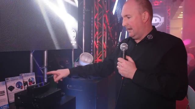 American DJ Wifly Chameleon Wireless Battery LED Wash Light смотреть онлайн