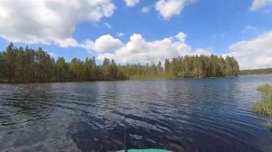 Рыбалка на лесном озере с другом.