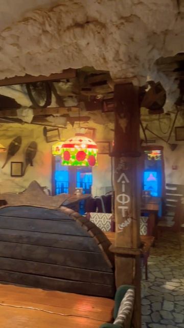 Грибова Хата, Буковель. Хоч раз та й зайдіть до цього місця: смачна гаряча їжа вам гарантована 💜 смотреть онлайн