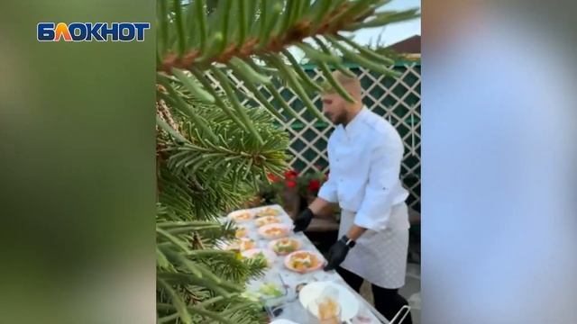 Все дело в кувшинках: житель Ростова превратил свой дом в настоящий ресторан смотреть онлайн