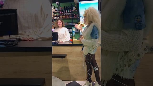 Булочная & Винотека @pwc.store_ и замечательная Саша @spgiso . #lenaleto #elenazhelankina #кафе смотреть онлайн