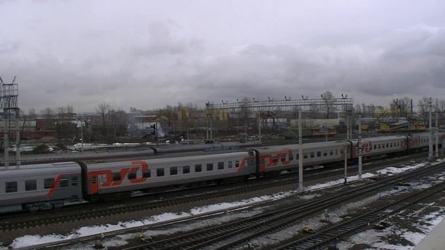Тепловоз ТЭМ18В-024 с пассажирскими вагонами