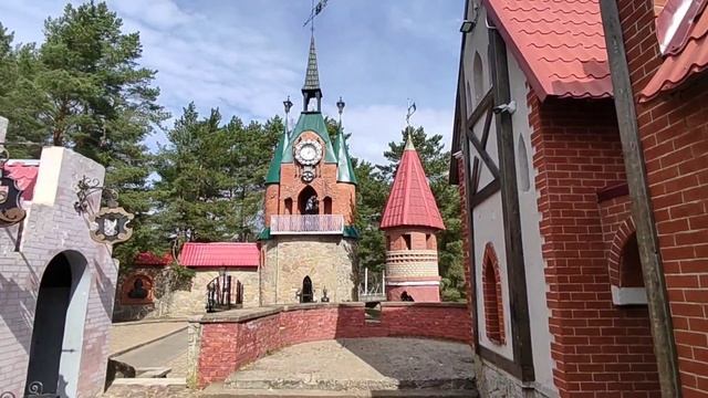 Андерсенград, Сосновый бор