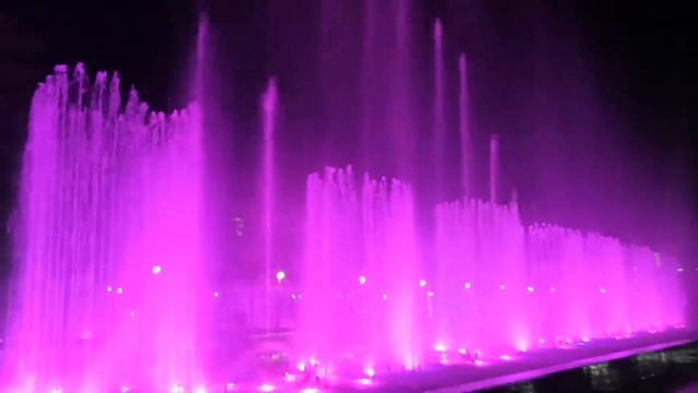 Музыкальный фонтан на набережной в Адлере смотреть онлайн