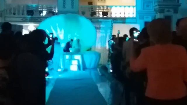 Выход молодоженов в астане смотреть онлайн