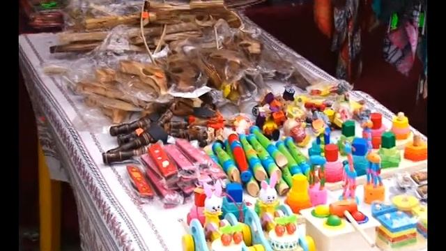 В Саяногорске у кинопарка «Альянс» развернулась широкая ярмарка смотреть онлайн