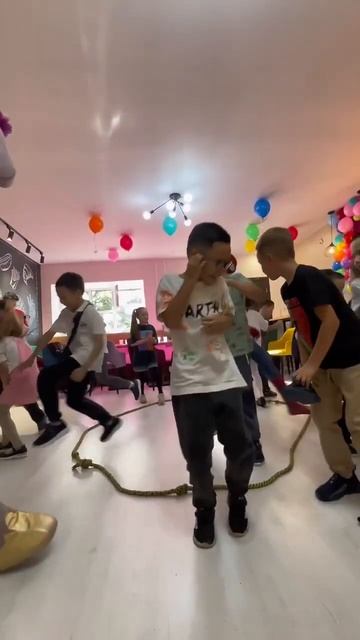 Создай свою атмосферу Дня рождения в кофейне KAZGUU SCHOOL смотреть онлайн