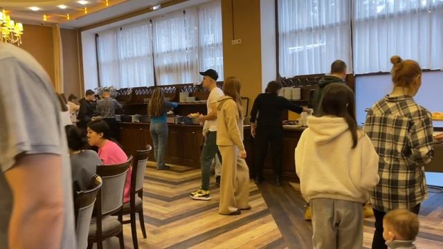 СЮРПРИЗОМ УВЕЗЛА ПАРНЯ ЗА 200 КМ ОТ ГОРОДА • БУХТА КОПРИНО смотреть онлайн